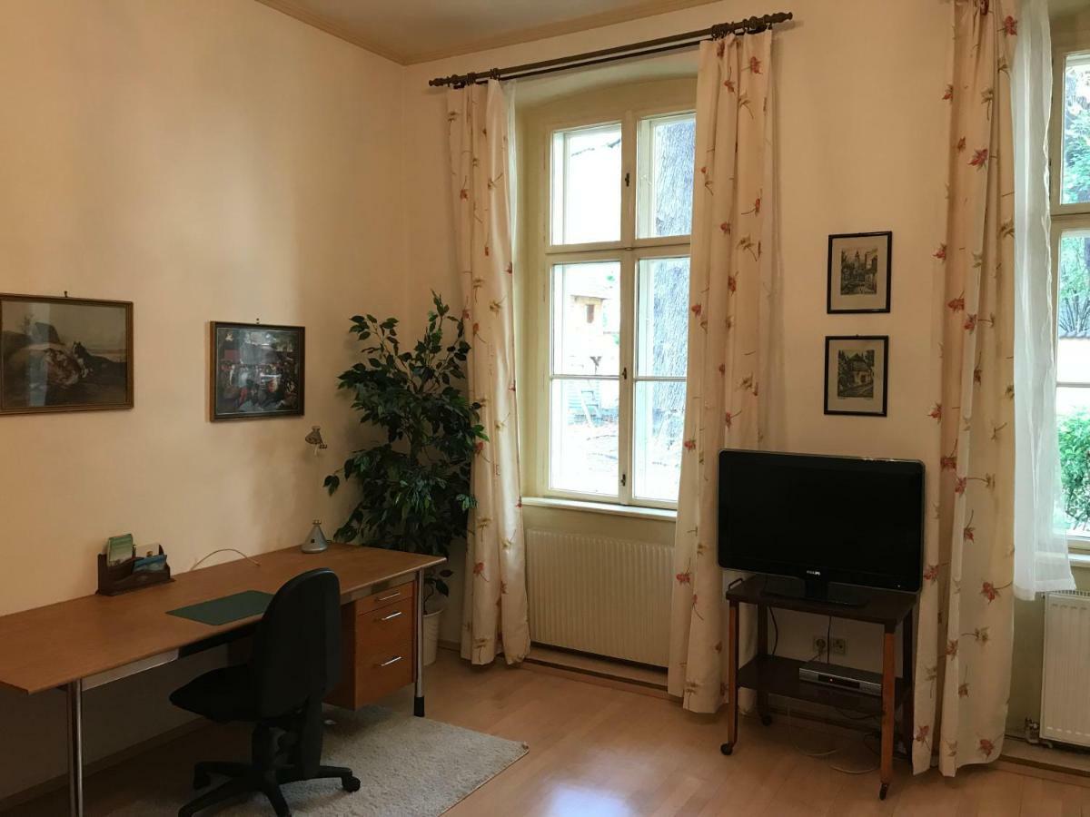 70M² Grosses Apartment Mit Gartenzugang Vídeň Exteriér fotografie